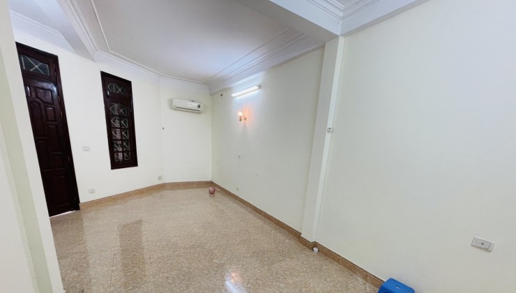 Cho thuê nhà trong ngõ ô tô Tam Trinh, 3 tầng, 80m2, giá 26 Triệu - Kinh doanh đỉnh